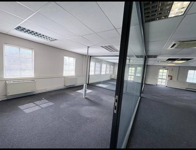 270M² OFFICE TO LET IN FOURWAYS